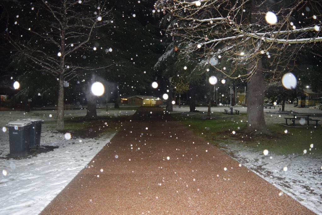 Snow falling in the centre of Stanthorpe last year.